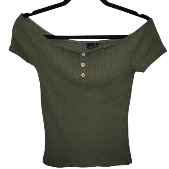 3/$20❤️- Ribbed Olive Green Off the Shoulder Crop Top Size Small Rue 21 - Picture 1 of 3